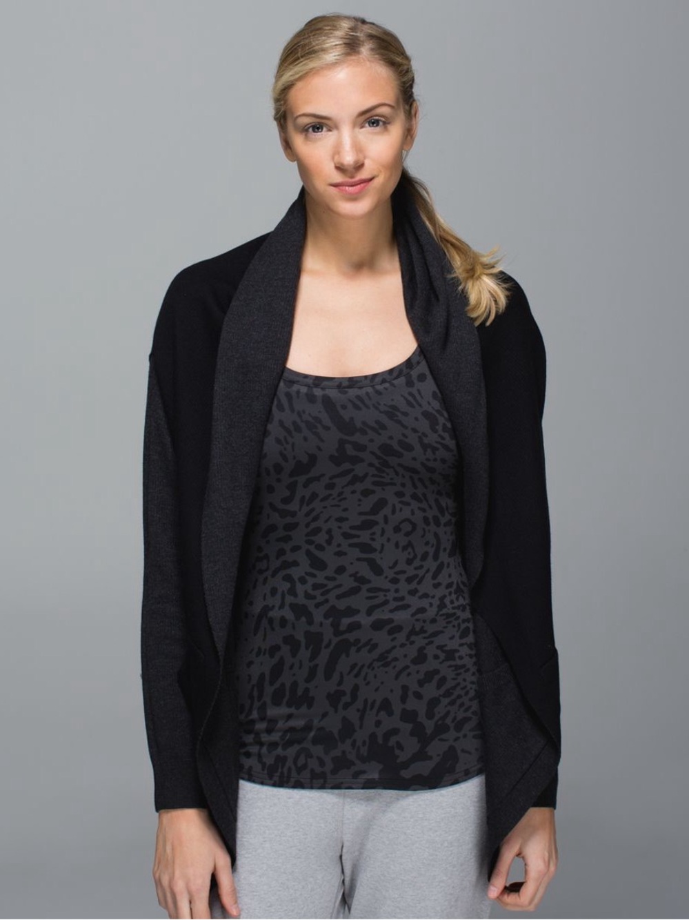 Lululemon Women’s Cabin Yogi Wrap Cashmere Blend in Heathered Black M